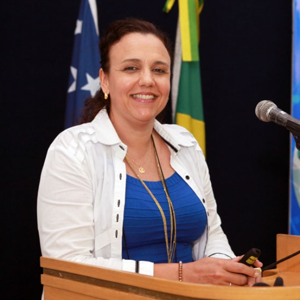 Dênia Falcão 