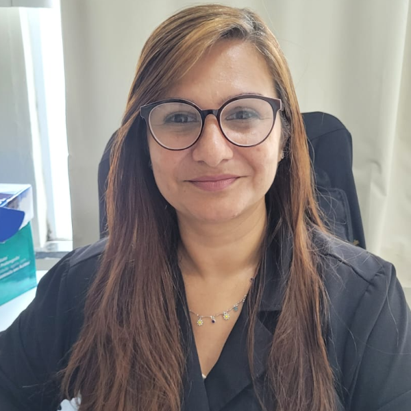 Profa. Renata Tavares
