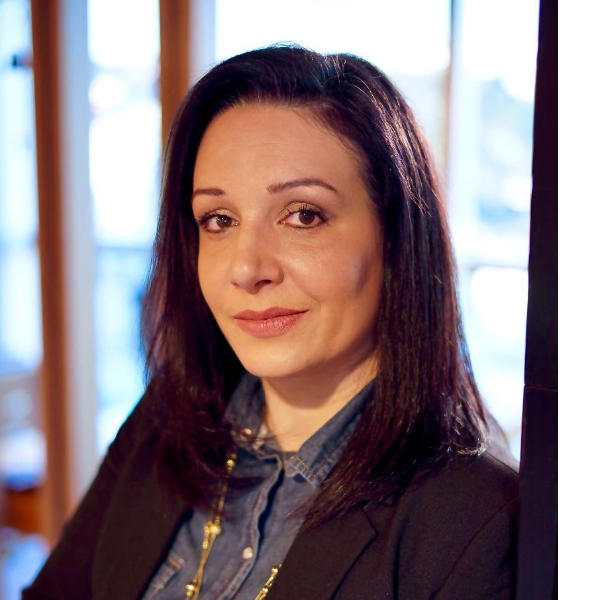Prof. Dra. Elisângela Cândido da Silva Dewes
