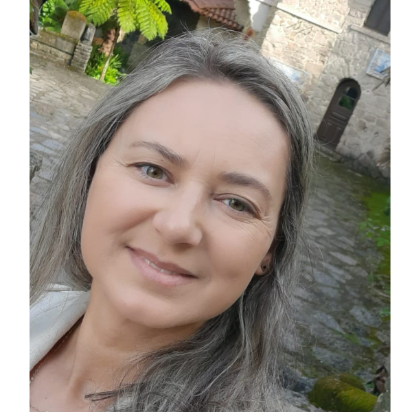 Prof. Dra. Gisele Belusso