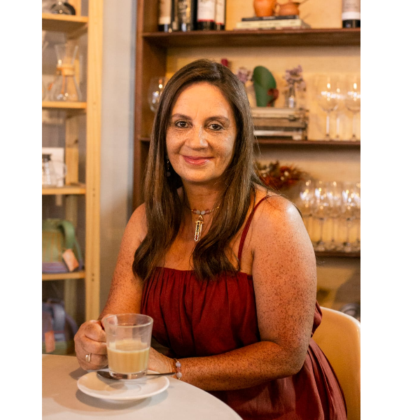 Liana Ferraz Barbosa (PPGLIN/UESB)		